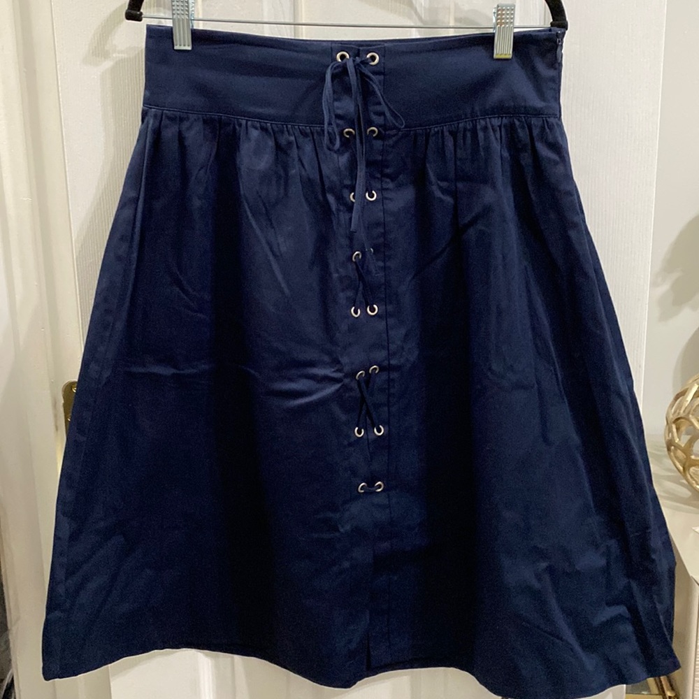 Zara skirt. Large. Navy. Worn only once. Great condition.